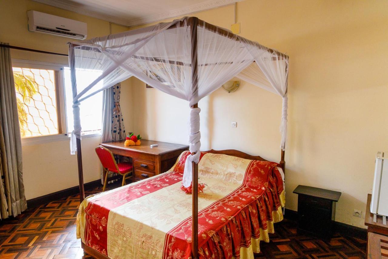 Hotel Melrose Sambava Kültér fotó